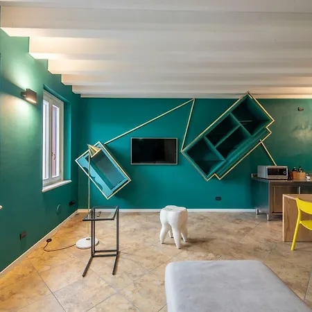 Designcontrodesign * Desenzano del Garda